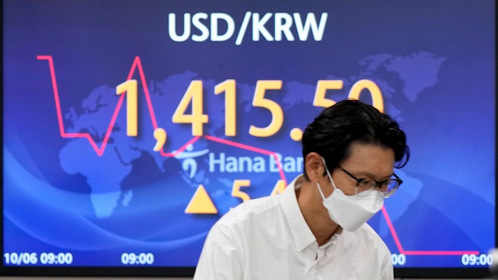 Major indexes slip in afternoon trading on Wall Street