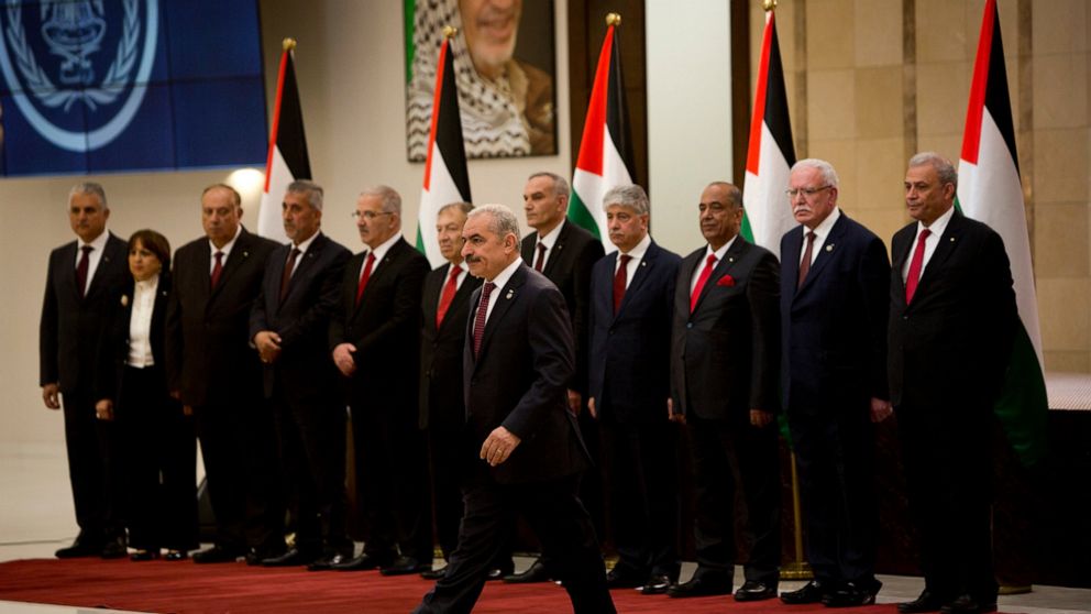Palestinian government sworn in, again, after botched oath