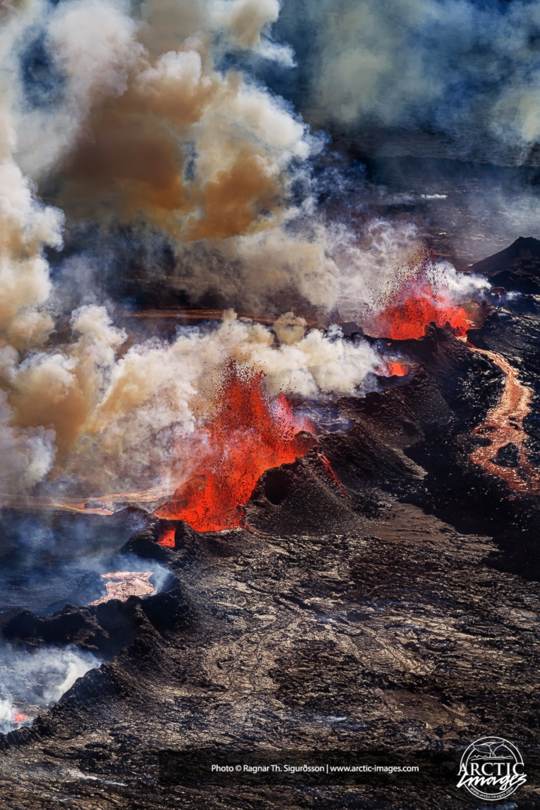 Dramatic Close Ups Of A Volcanic Eruption In Iceland Photos Image