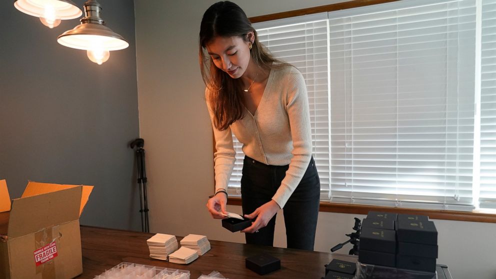 Small businesses brace for cautious holiday shoppers