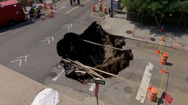 Video Sinkhole Swallows Brooklyn Intersection Abc News