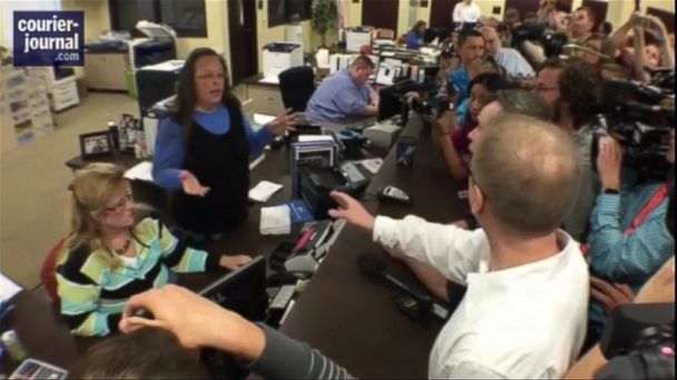 Video Kentucky Clerk Kim Davis Refuses To Issue Same Sex Marriage