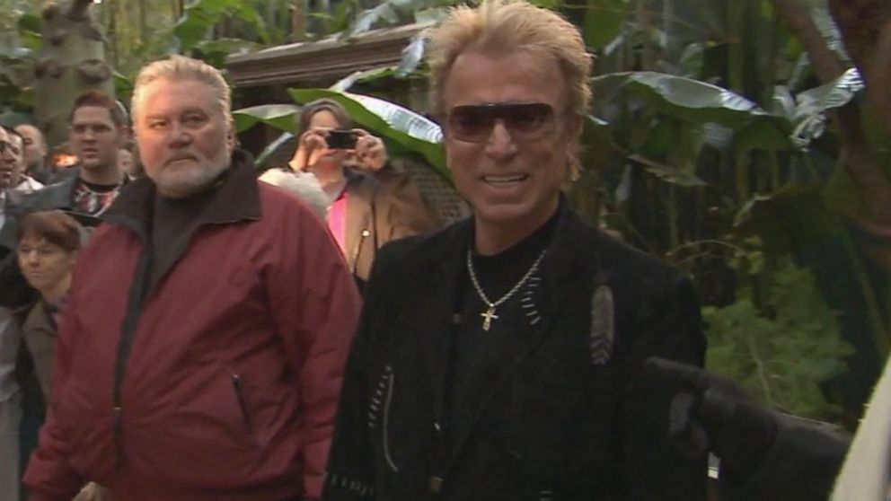 Siegfried And Roy Greet Fans At Their Las Vegas Secret Garden