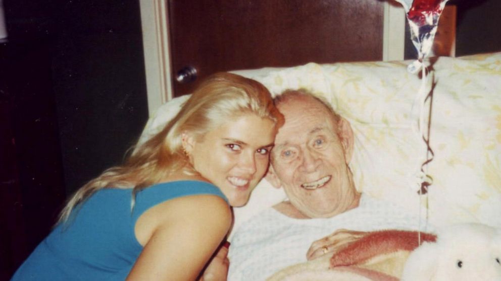 Anna Nicole Smith S Husband Dies She Suffers Medical And Career