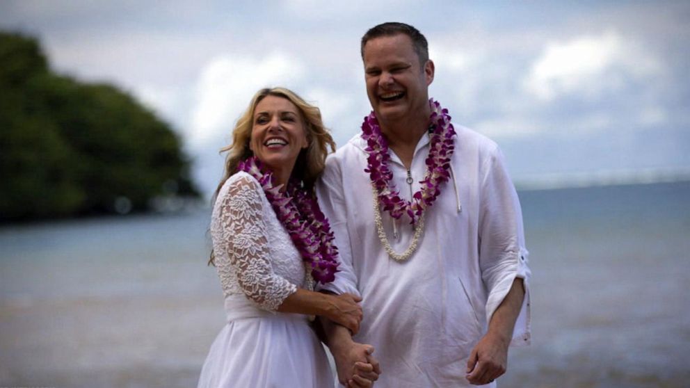 Video Lori Vallow gets married in Hawaii as authorities search for