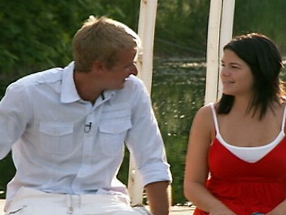 VIDEO: The Fox family launches a search for their childs killer.