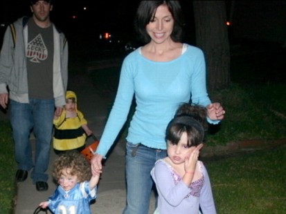 VIDEO: Mommy blogger who once drank wine at playdates comes clean on blog.