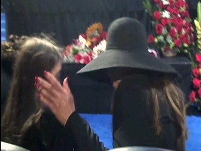 VIDEO: La Toya Jackson talks about Paris Jacksons private goodbye to her father.