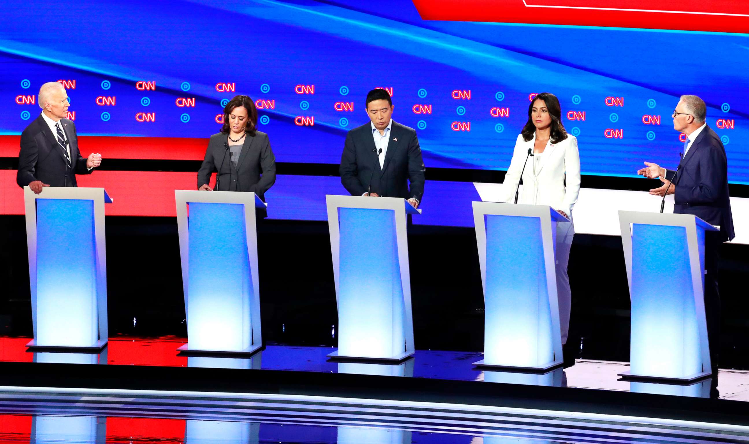PHOTO:Governor Jay Inslee confronts former Vice President Joe Biden past Sen. Kamala Harris, entrepreneur Andrew Yang (C) and Rep. Tulsi Gabbard on the second night of the second 2020 Democratic presidential debate in Detroit, July 31, 2019. 