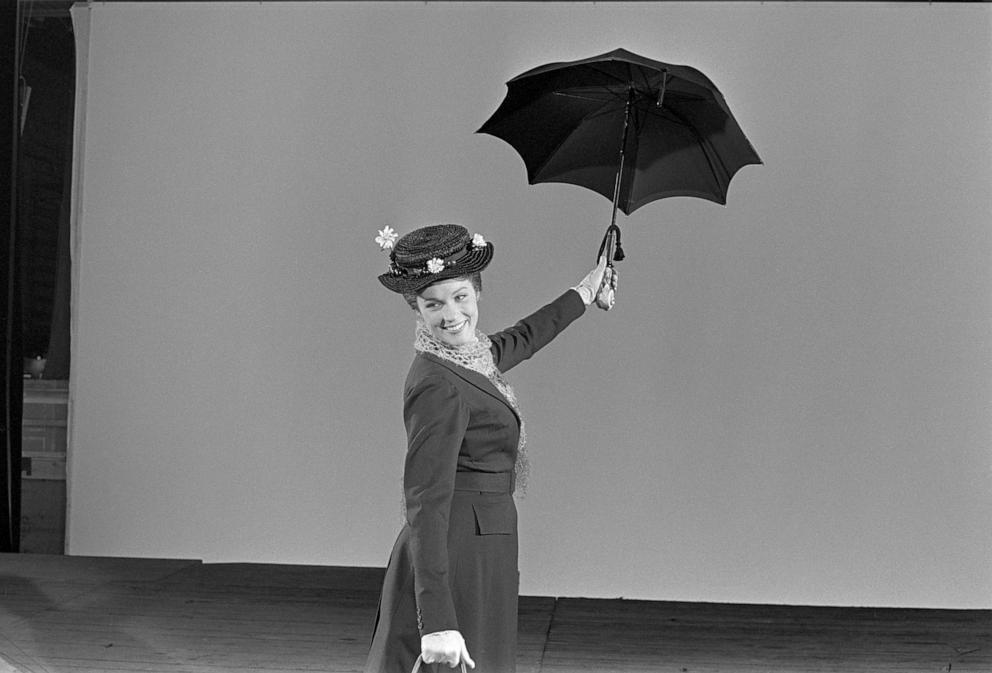 PHOTO: Julie Andrews adopts her iconic "Mary Poppins" pose.