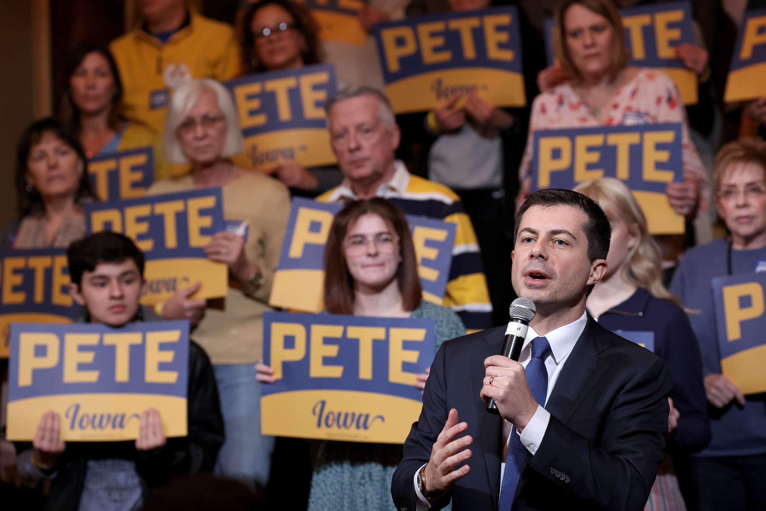 PHOTO: Democratic presidential candidate Pete Buttigieg speaks at a Meet the Candidate campaign event, Jan. 31, 2020, in Sioux City, Iowa.