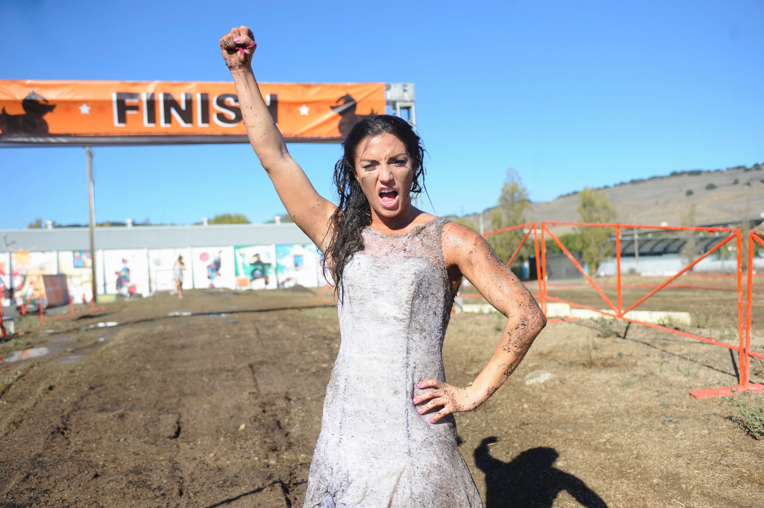 PHOTO: Jillian Anderson winning the mud run on "The Bachelor." 