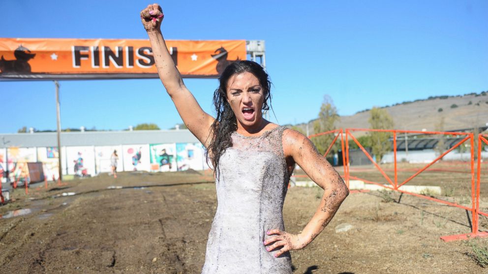 PHOTO: Jillian Anderson winning the mud run on "The Bachelor." 