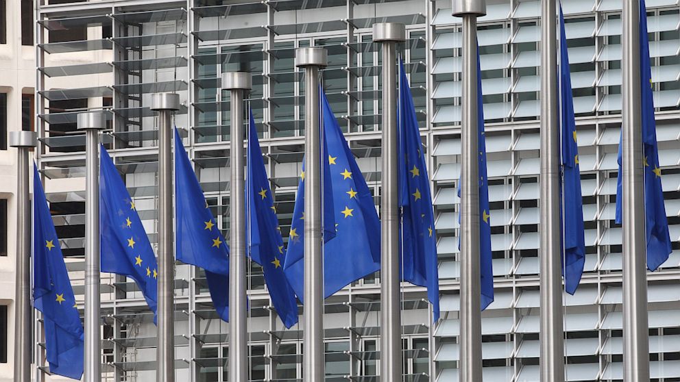 Flags of the EU wave outside the European Commission headquarters in Brussels, July 1, 2013. The European Commission has instructed its services to carry out an unplanned security sweep following media reports that US intelligence authorities had bugged various EU offices.