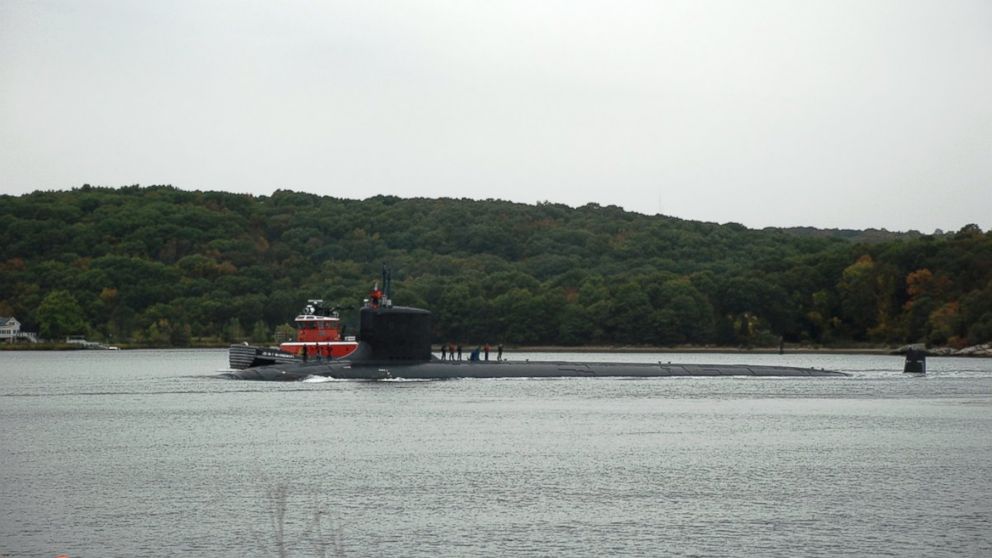 The attack submarine USS Virginia (SSN 774) departs Naval Submarine Base New London to begin her first scheduled full-length deployment, October 2009. 