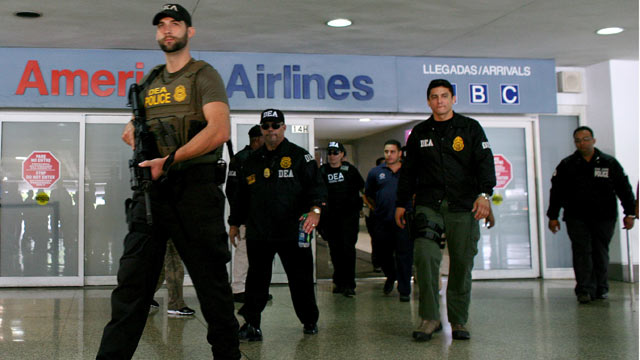 DEA: American Airlines Workers Smuggled Cocaine Into Miami, New York ...