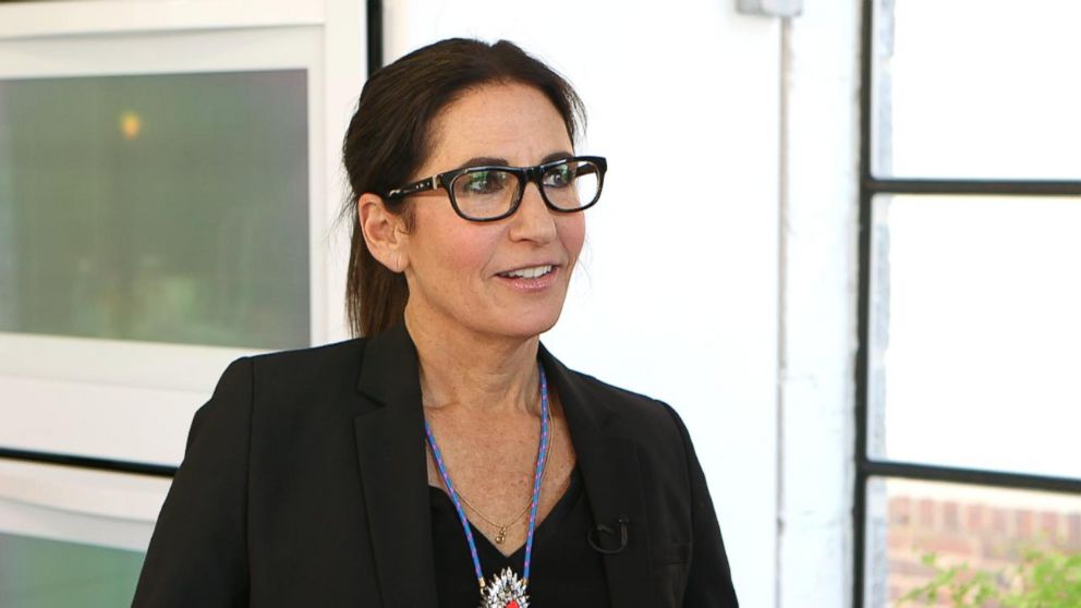 Getting to Know Makeup Legend Bobbi Brown in 1-Minute Video - ABC News