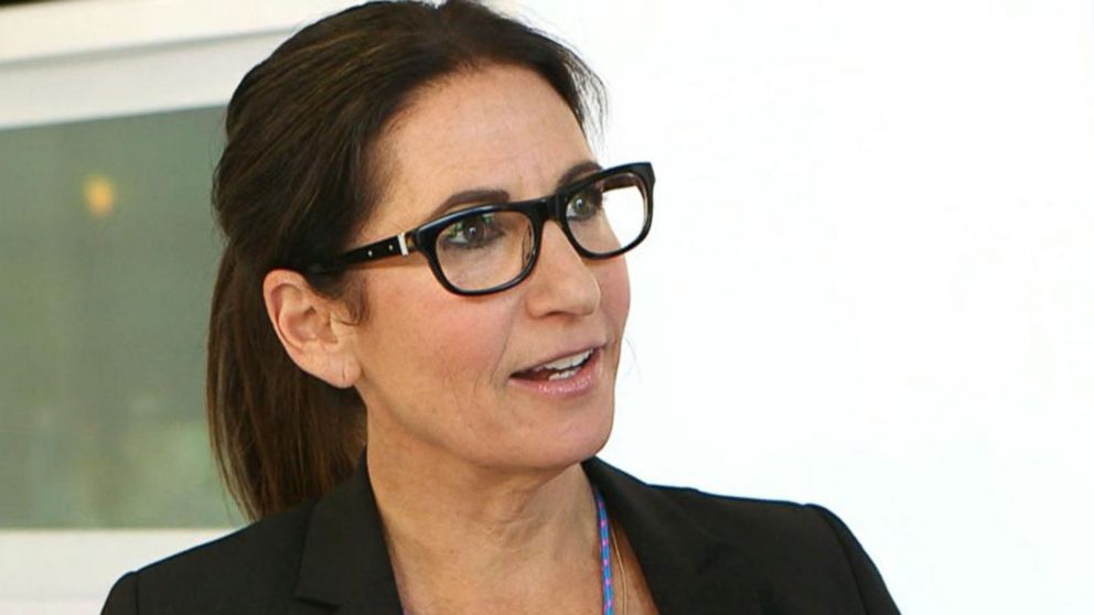 Get to Know Makeup Mogul Bobbi Brown in 1 Minute Video - ABC News