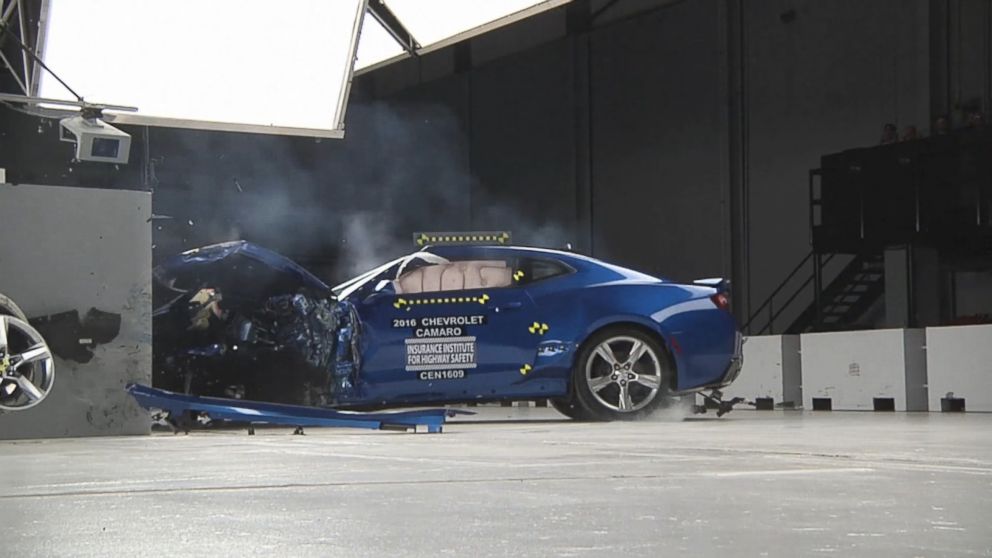  Investigadores Crash-Test 3 icónicos Muscle Cars estadounidenses - ABC News