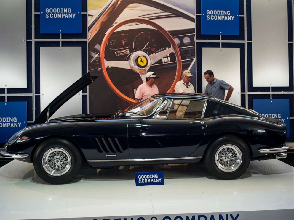 PHOTO: Attendees look at a 1967 Ferrari SpA 275 GTB/4 during an auction at the 2015 Pebble Beach Concours dElegance in Pebble Beach, Calif., Aug. 15, 2015.