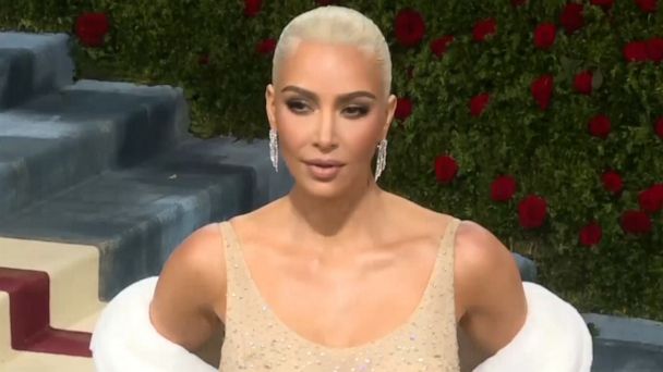 Kim Kardashian sports blunt bob in new SKIMS campaign video - ABC News