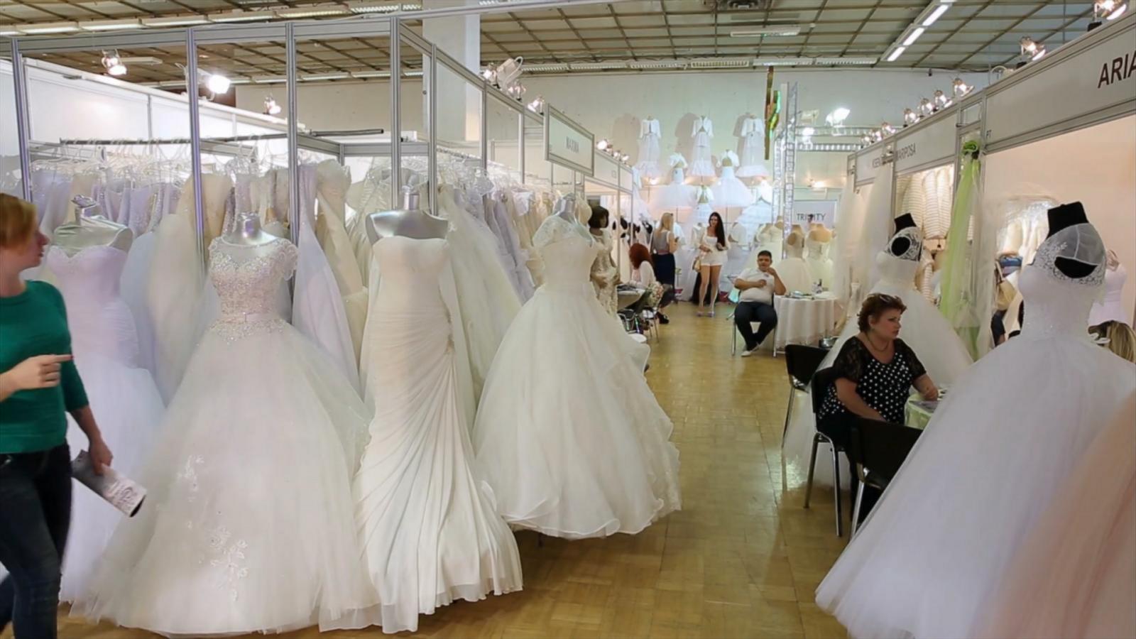 WATCH:  Bridal industry adapts as GLP-1 weight loss drugs alter dress fittings