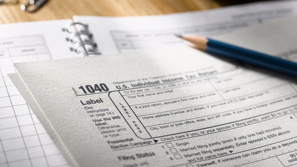 Tips for filing taxes electronically versus by mail.