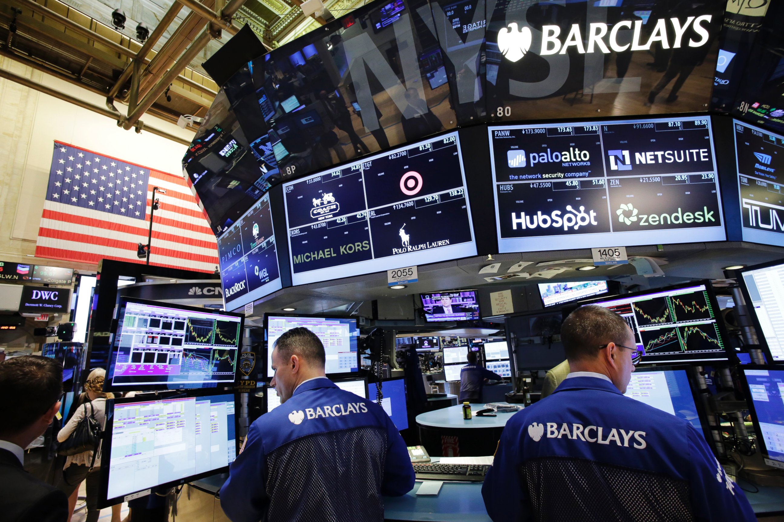 PHOTO: Traders with Barclays work at the New York Stock Exchange, July 6, 2015. World markets are trending downward following Greece's "no" vote in Sunday's debt referendum.