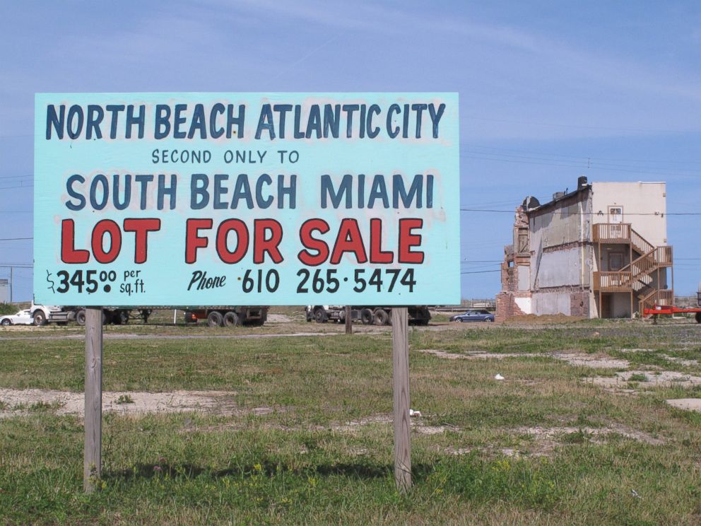 PHOTO: This June 23, 2014 photo shows a sign advertising for development on an oceanfront parcel of land in Atlantic City, N.J. 