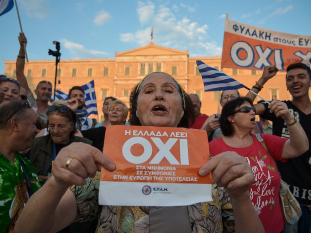PHOTO: A woman holds a flyer which reads Greece says NO during a mass anti-EU rally in Athens on June 29,2015.