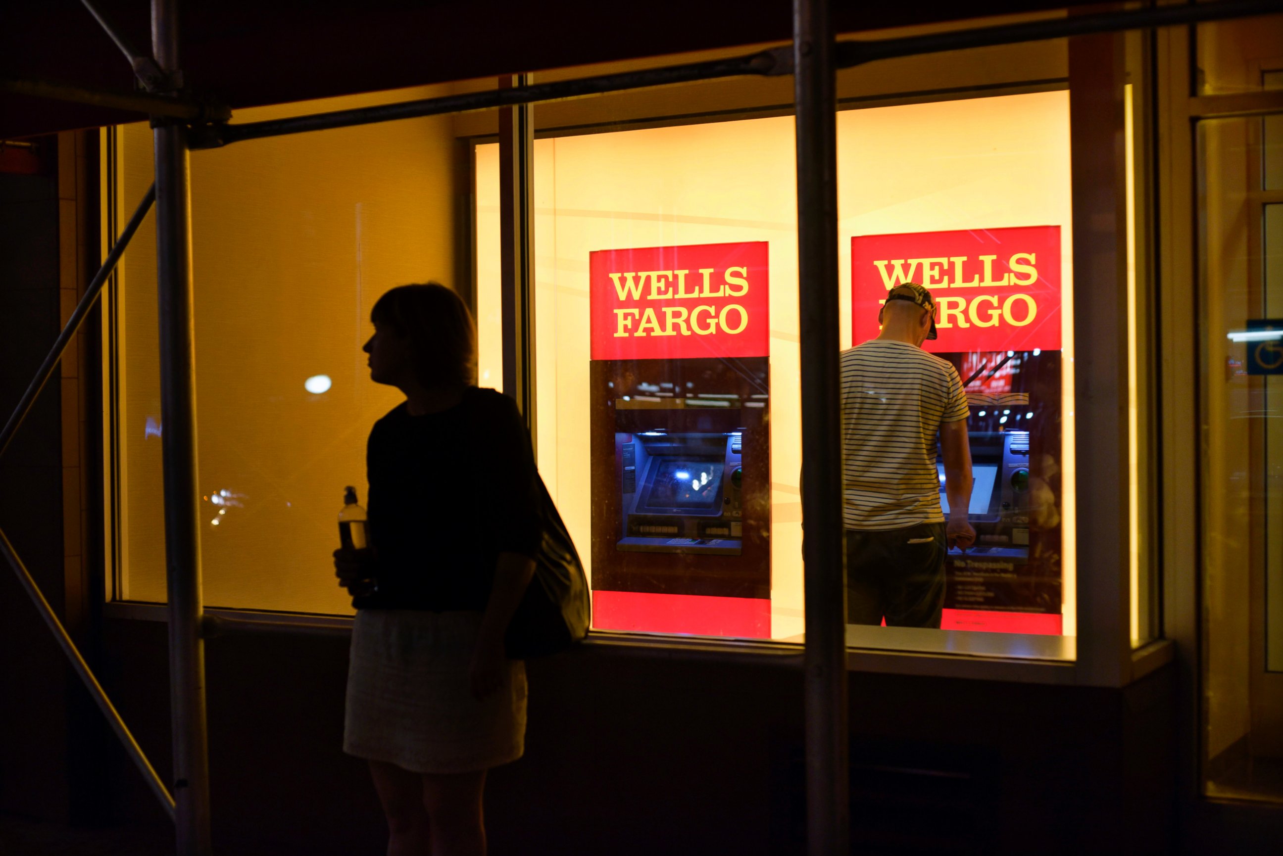 PHOTO: Wells Fargo, one of the country's largest lenders, said a calculations error caused it to incorrectly deny loan modification requests. 