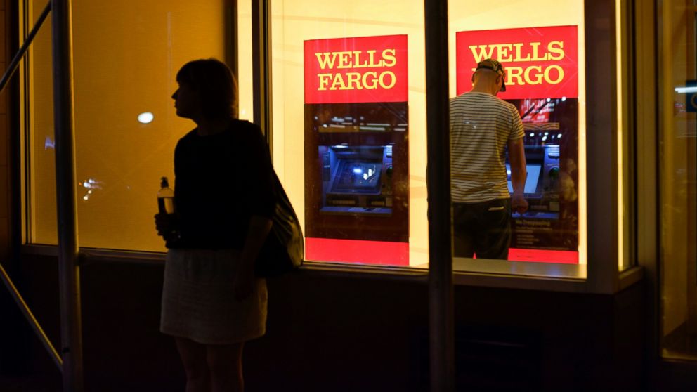 Former Wells Fargo Employees File Lawsuit Amid Unauthorized Accounts Scandal Abc News 