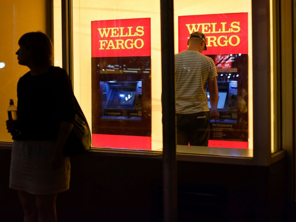 PHOTO: Wells Fargo, one of the countrys largest lenders, said a calculations error caused it to incorrectly deny loan modification requests.