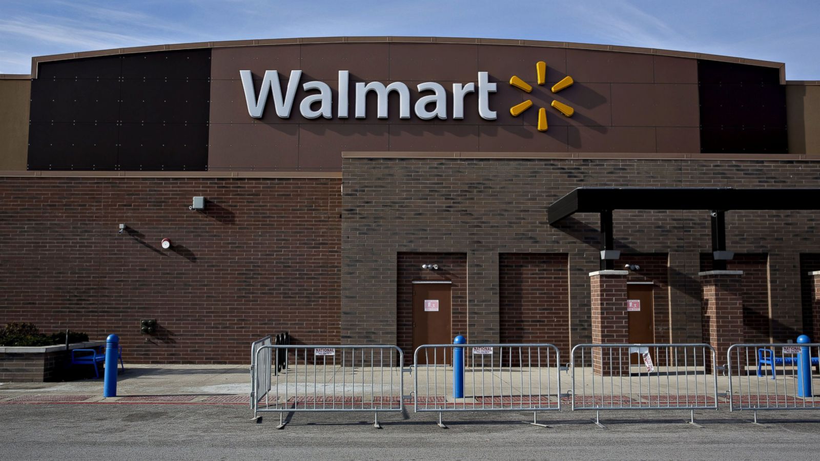 Miami, FL, USA - March 26, 2020: People Going In A Walmart Store On Sunny  Day. Walmart Is The World's Third Largest Public Corporation That Runs  Chains Of Department Stores. Quarantine Due