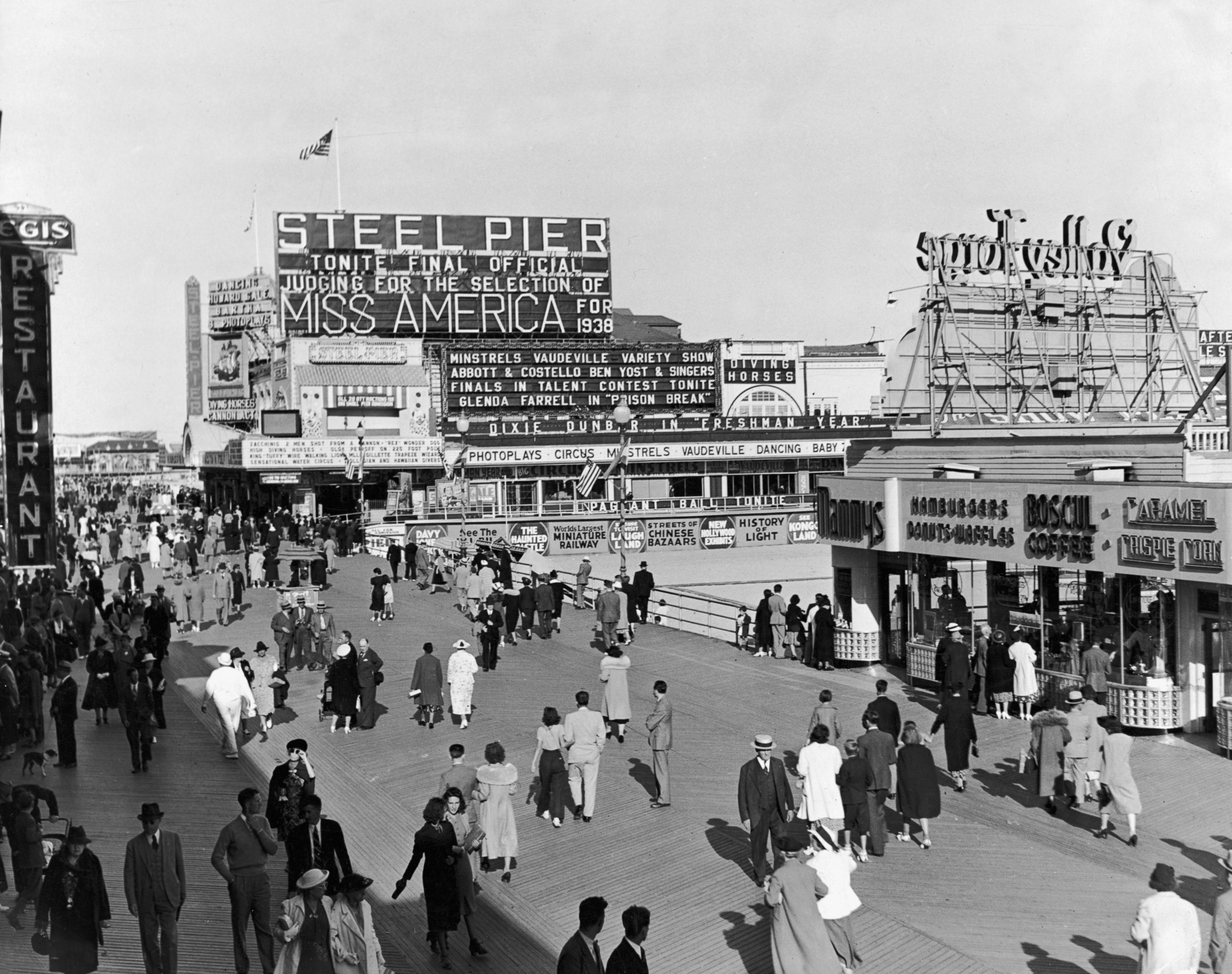 PHOTO: People walking on the boardwalk at Atlantic City, N.J., 1938.