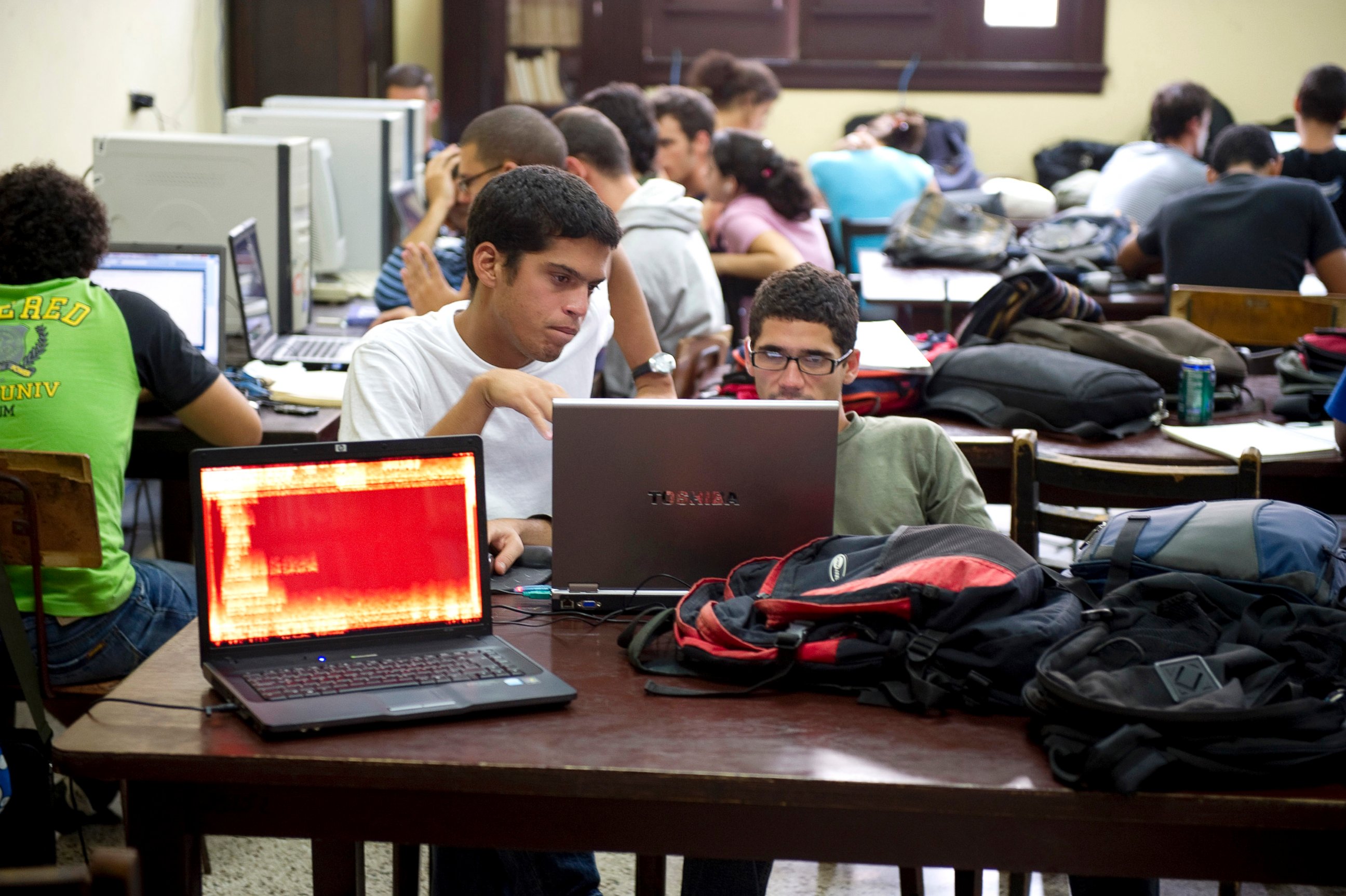 PHOTO: Students are seen  at the library of the School of Math and Computer Science at the University of Havana, Nov. 10, 2010.