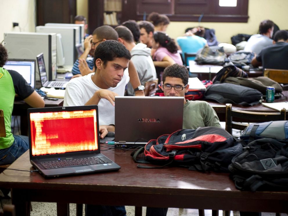 PHOTO: Students are seen at the library of the School of Math and Computer Science at the University of Havana, Nov. 10, 2010.