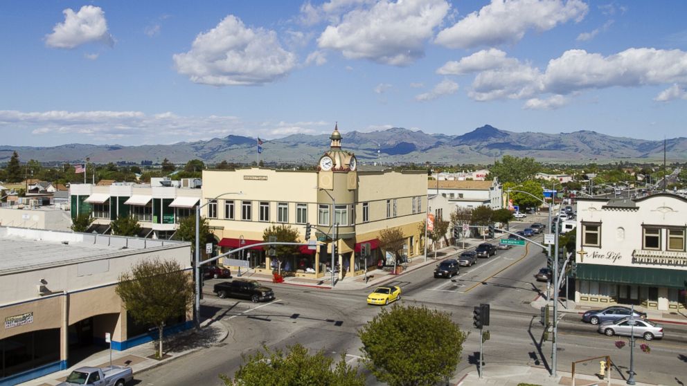 Hollister Residents Shrug at Retailer's 