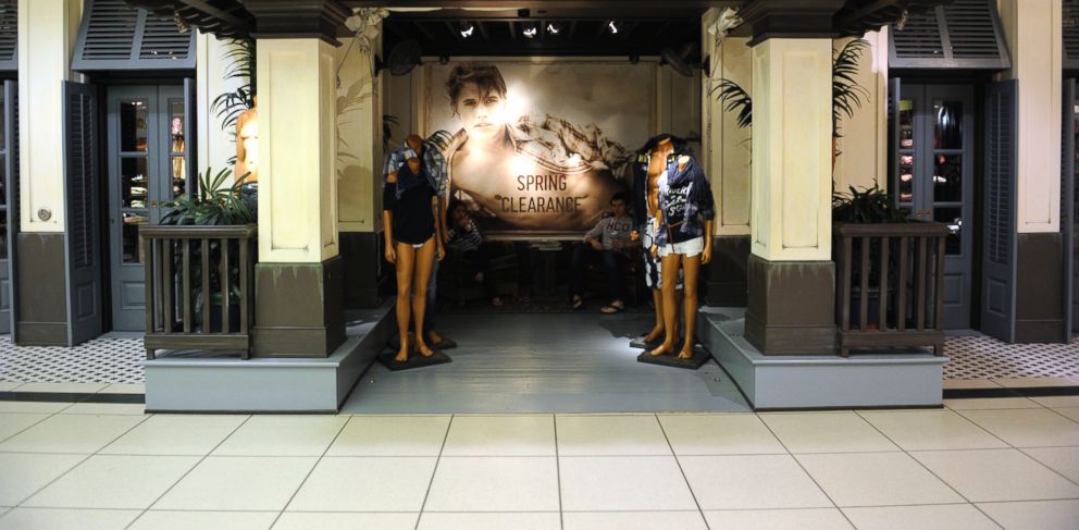 hollister store montreal