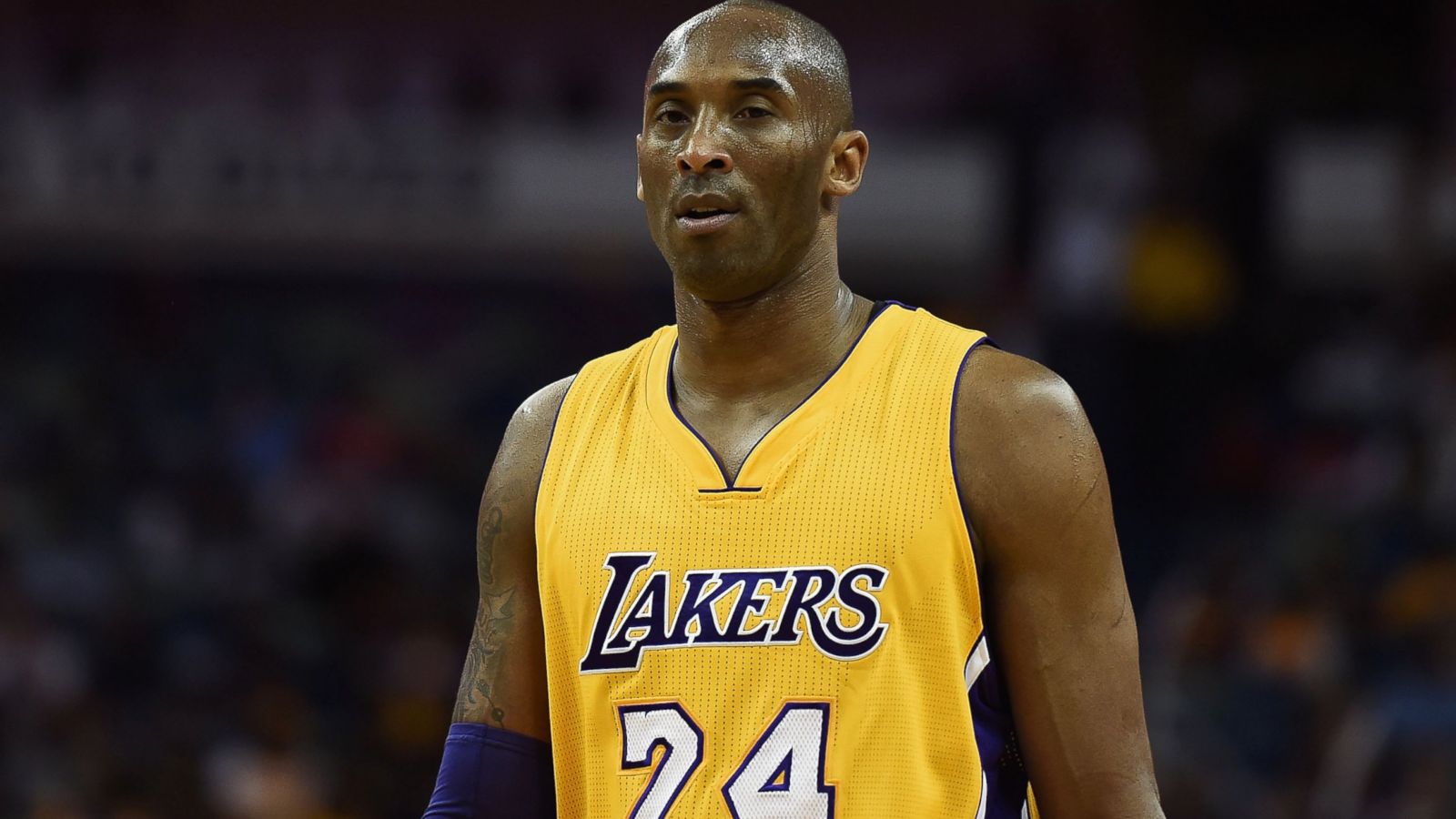 LA Lakers give away 20,000 free Kobe Bryant jerseys as they return to the  court - Mirror Online
