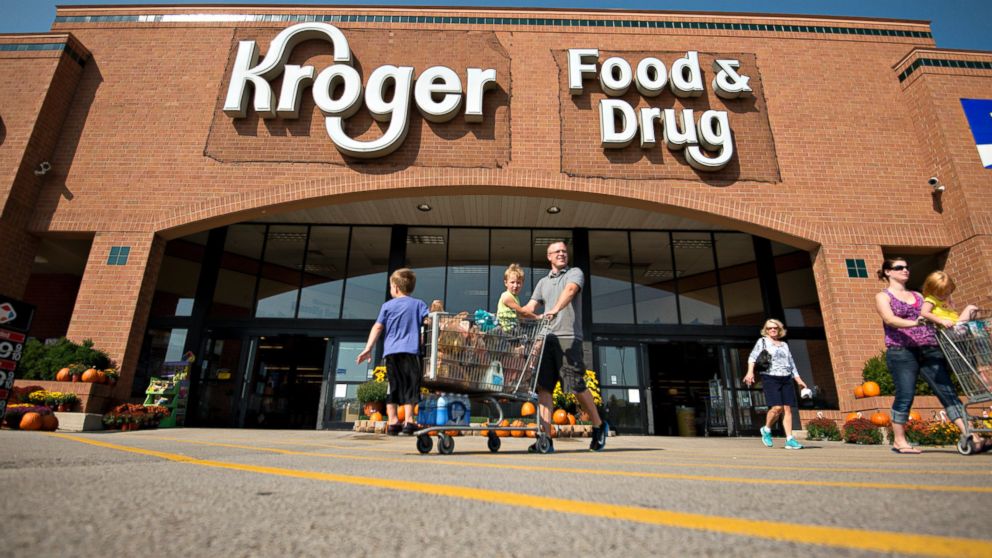 PHOTO: Shoppers exit a Kroger supermarket in Peoria, Illi, Sept. 10, 2013. 