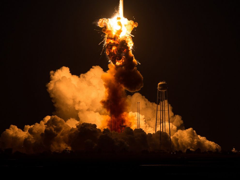 PHOTO: The Orbital Sciences Corporation Antares rocket, with the Cygnus spacecraft onboard, explodes on Oct. 28, 2014 in Wallops Island, Va.