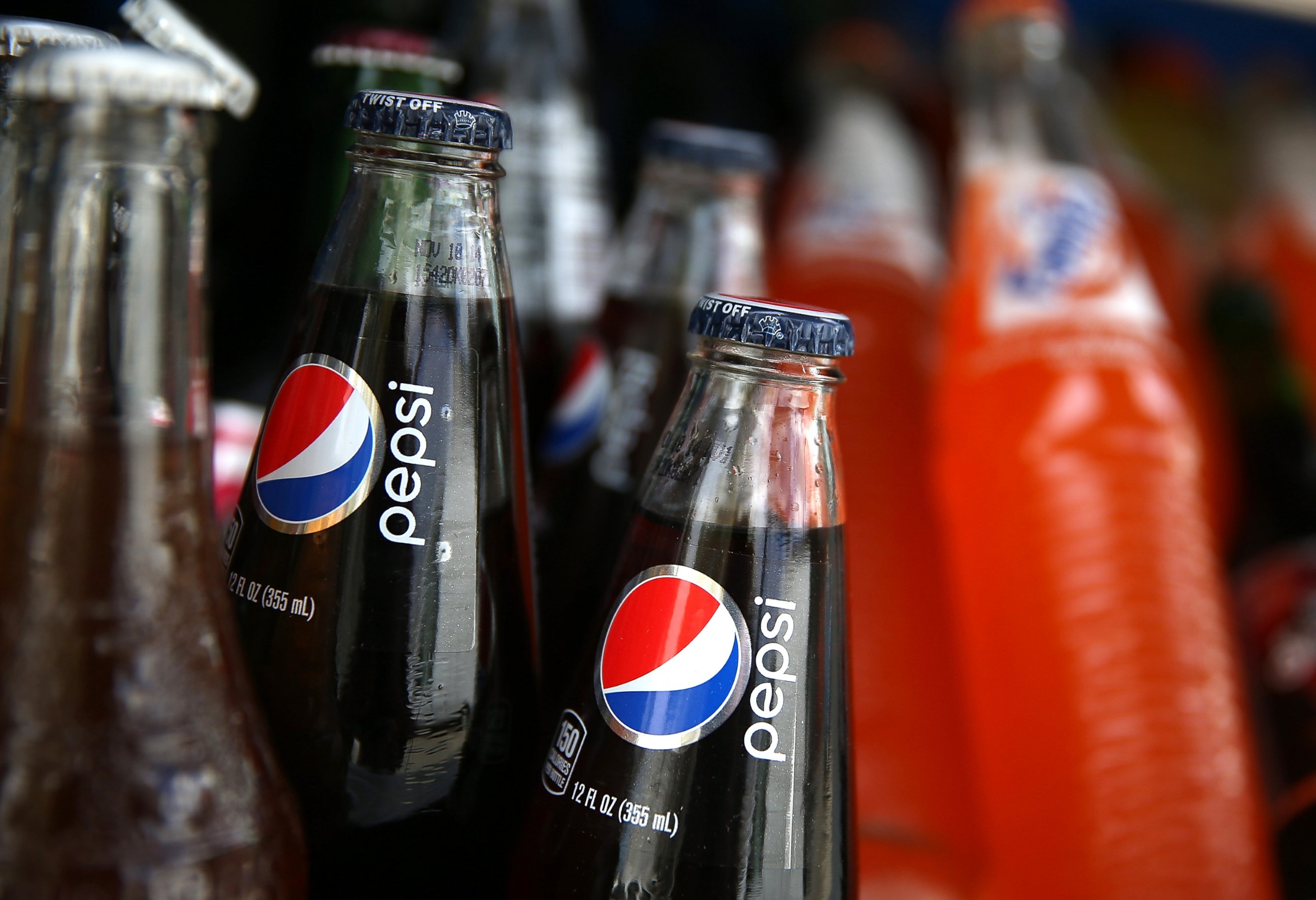 PHOTO: Bottles of Pepsi are displayed in a food truck's cooler in San Francisco, July 22, 2014.