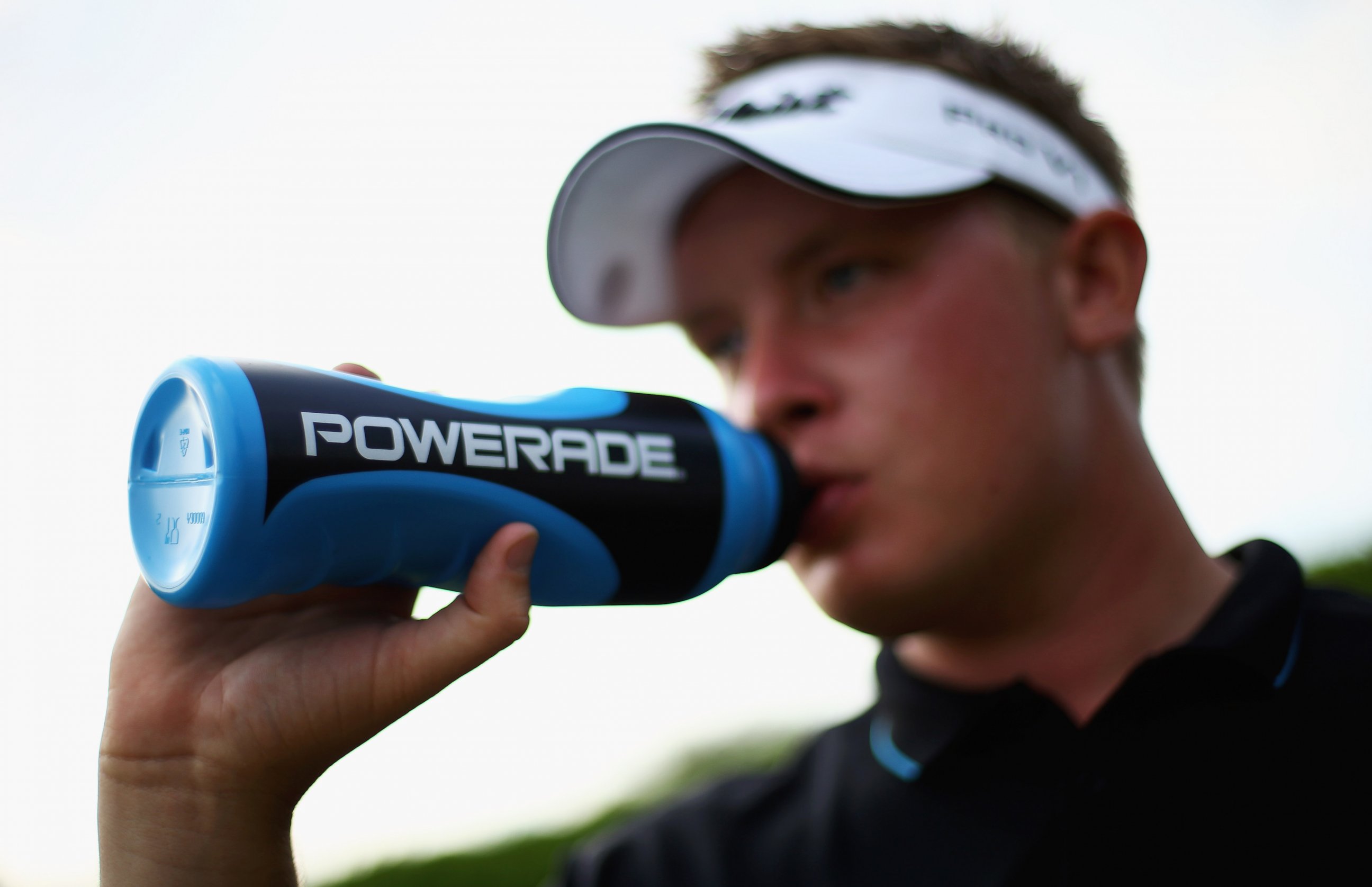 PHOTO: A golfer drinks from a Powerade bottle on Aug. 8, 2013 in Coventry, England.