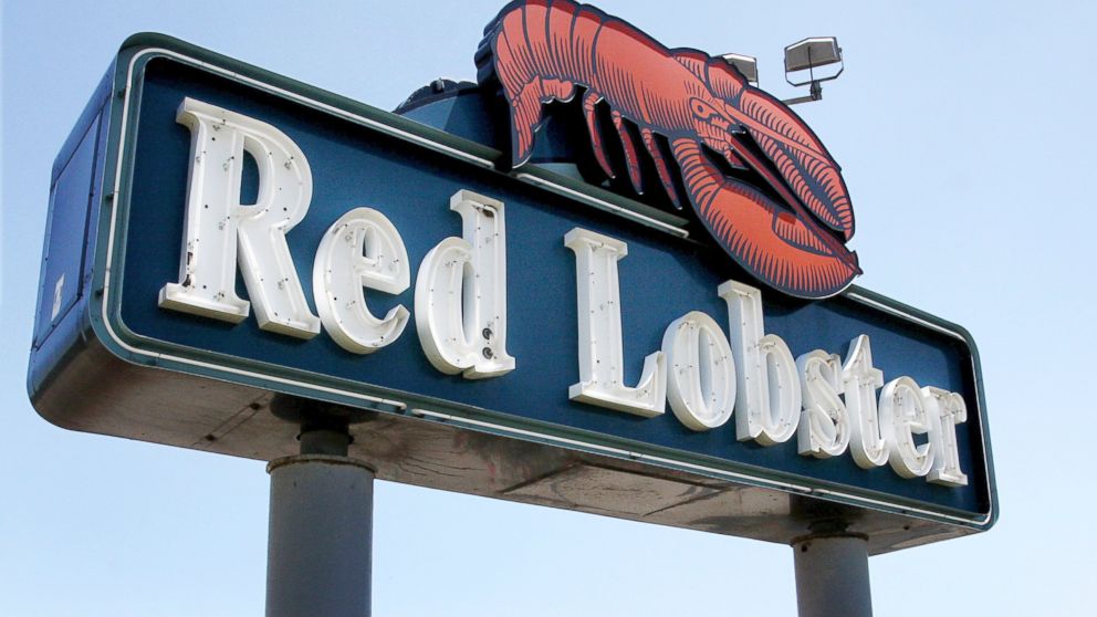 PHOTO: A Red Lobster restaurant sign sits in Cincinnati, Ohio, June 23, 2009. 
