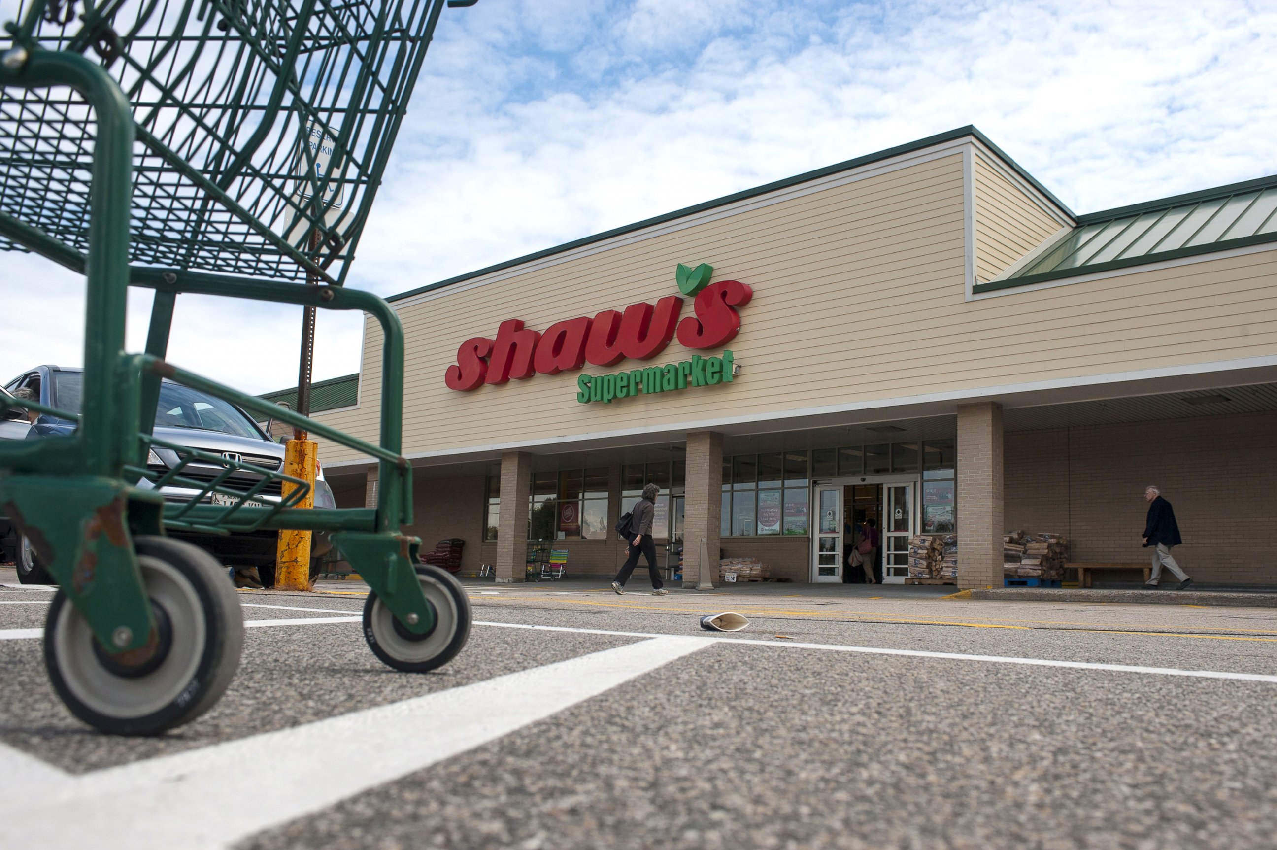 PHOTO: A Shaws Supermarket is seen in Portland, Maine, July 15, 2014.