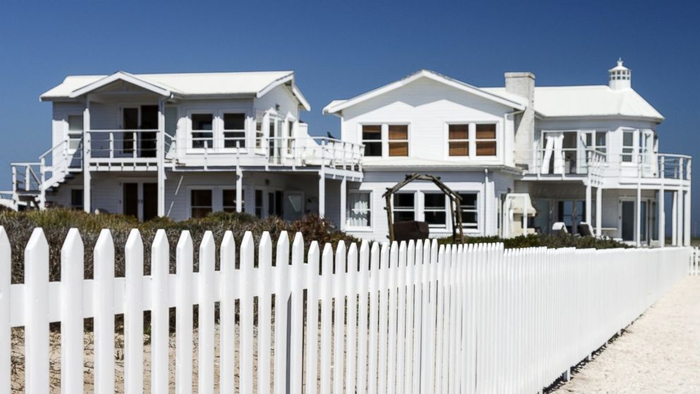 Here are some tips on how to avoid a scam when searching for a vacation home.