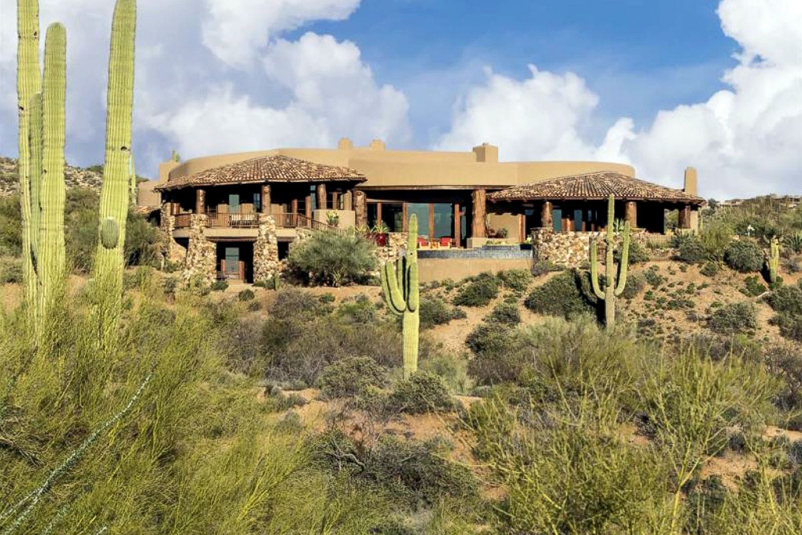 Luxury Desert Homes For Sale Photos ABC News   HT 9882 E Madera 01 MT 140718 3x2 1600 