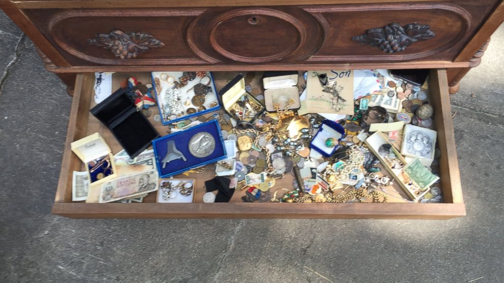 Texas Man Finds Treasure Hidden in Chest From Estate Sale - ABC News