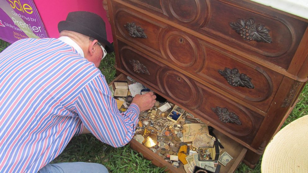 PHOTO: A man in Missouri City, Texas, made a surprising discovery after buying a piece of furniture at an estate sale on May 9, 2015.

